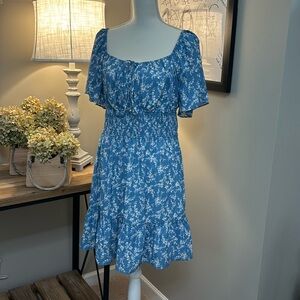 Womens Blue & White Ruffle Sleeve Sqaure Neck Smocked Floral Mini Dress. Size XL